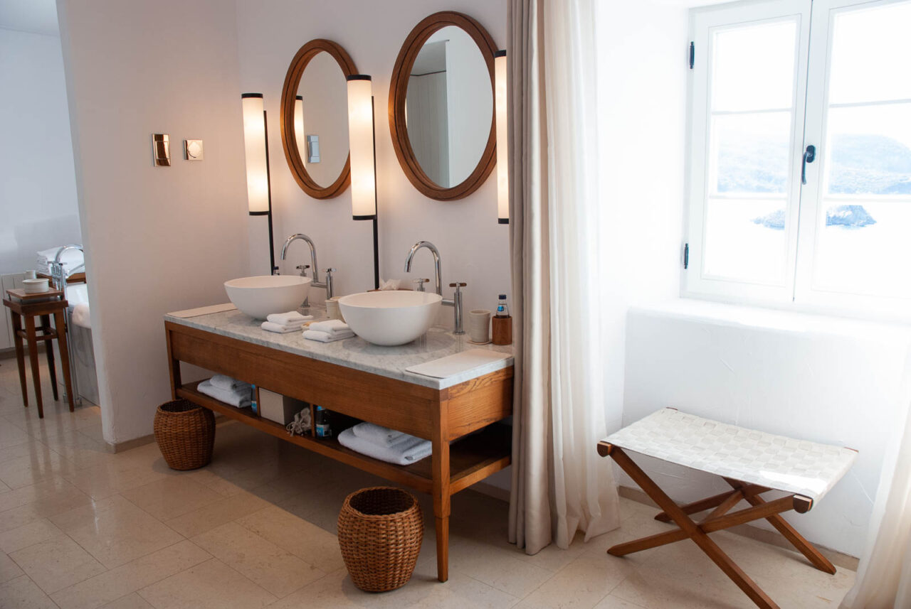 Sveti Stefan Suite bathroom